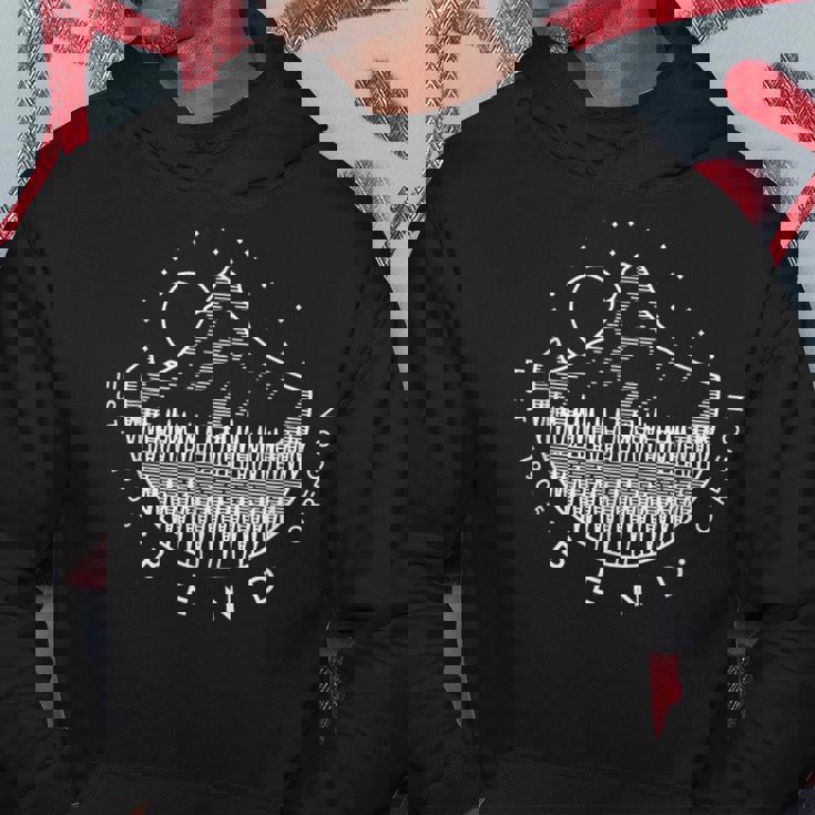 ベンド オレゴン 山と森 シンプル ミニマルデザイン パーカー 面白い贈り物