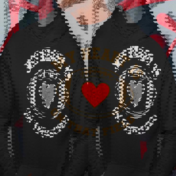 マイ・ハート・イズ・オン・ザッド・フィールド—ファニー・フットボール パーカー 面白い贈り物