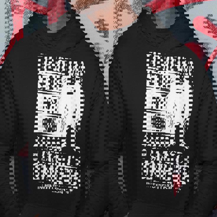 モスマンが私の触媒コンバーターを盗んだ Moth Man Cryptid パーカー 面白い贈り物