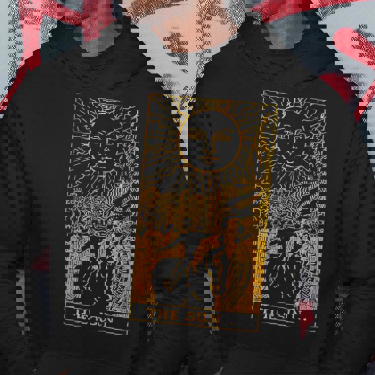 太陽ゴールドタロットカードtシャツ パーカー 面白い贈り物