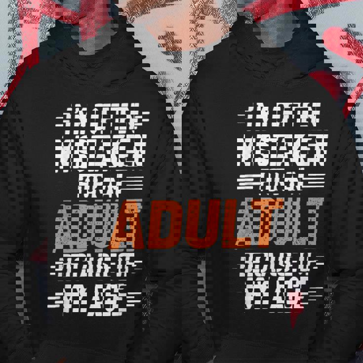 年齢のせいでよく大人と間違われる パーカー 面白い贈り物