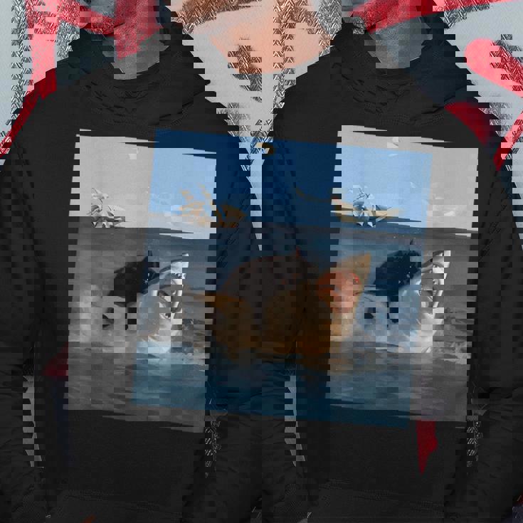 猫を噛むサメの面白いアートと猫好きの面白い猫とサメ。 パーカー 面白い贈り物