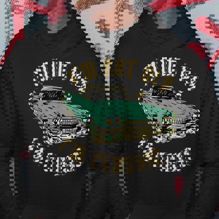 私は年をとっていない私はクラシックで面白い車のデザインです パーカー 面白い贈り物