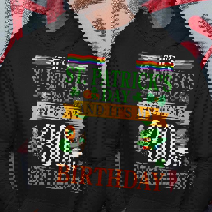 聖パトリックの日と私の30歳の誕生日 30歳 パーカー 面白い贈り物