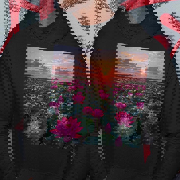 蓮の花畑 美しい夕日のグラフィック パーカー 面白い贈り物
