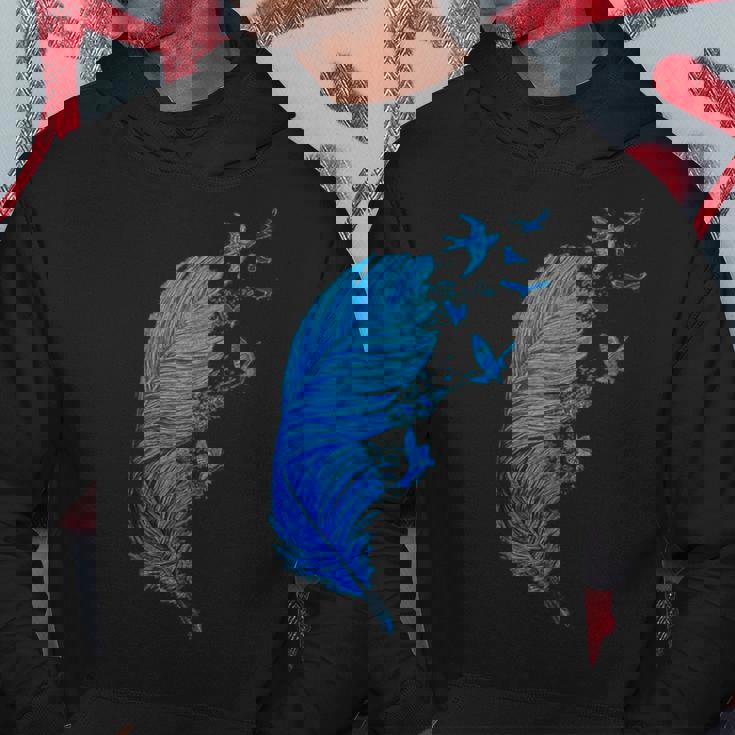 青い羽と鳥が飛んでいる青い羽 キュートでスタイリッシュ パーカー 面白い贈り物