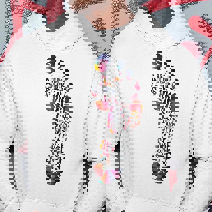 1000マイルの旅は一歩で始まる。 パーカー 面白い贈り物