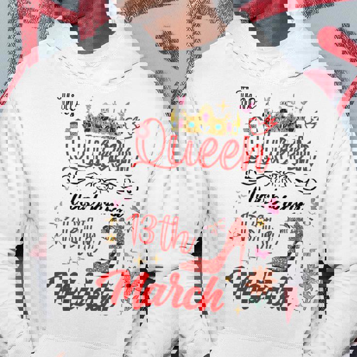 3月13日 誕生日 この女王は3月13日に生まれました パーカー 面白い贈り物