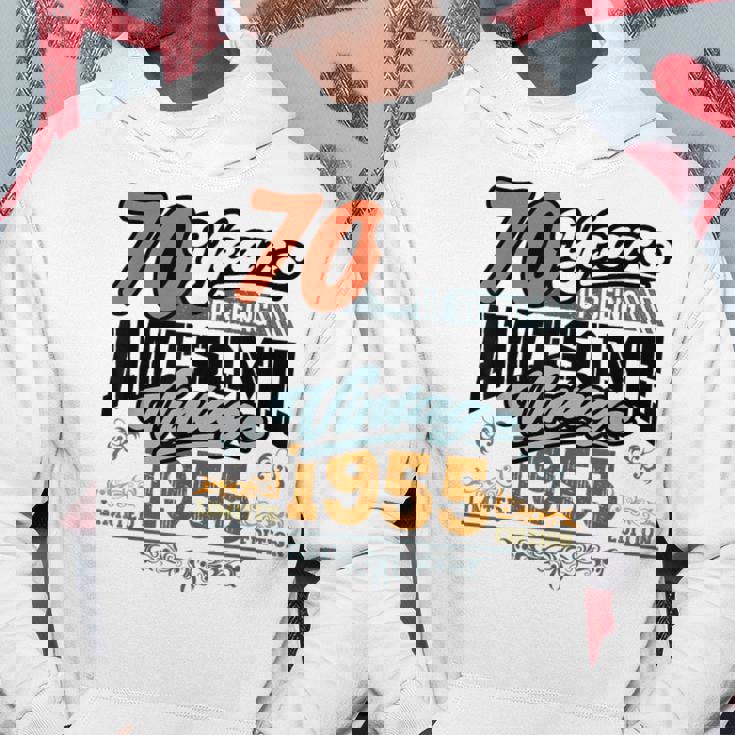 70歳の誕生日 ヴィンテージ 1955 70 Years Of Being Awesome レトロ パーカー 面白い贈り物