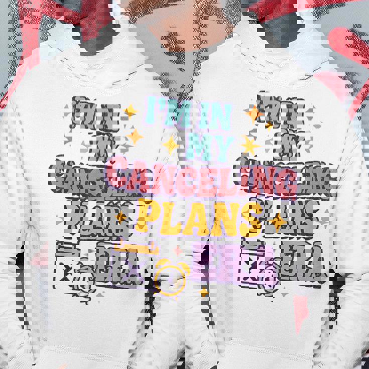 Canceling Plans Era – 面白い内向的反社会的t パーカー 面白い贈り物