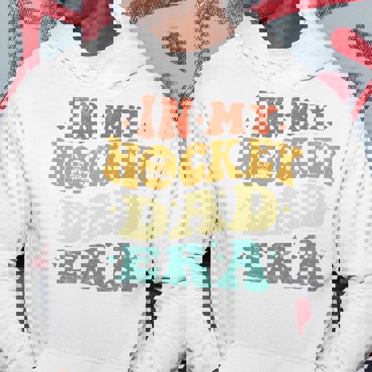 In My Hockey Dad Era ファニーホッケーお父さん ヴィンテージ 父の日 長袖tシャツ パーカー 面白い贈り物