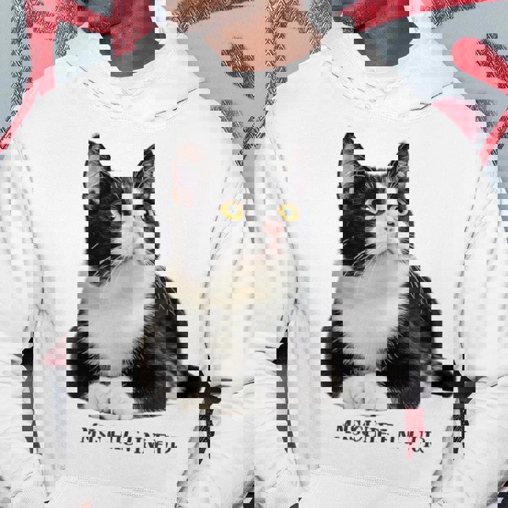 Mischief In Fur 猫写真 ハチワレ猫 黒白猫 猫好き ネタ 猫しもべ 猫飼い 猫依存症 パーカー 面白い贈り物