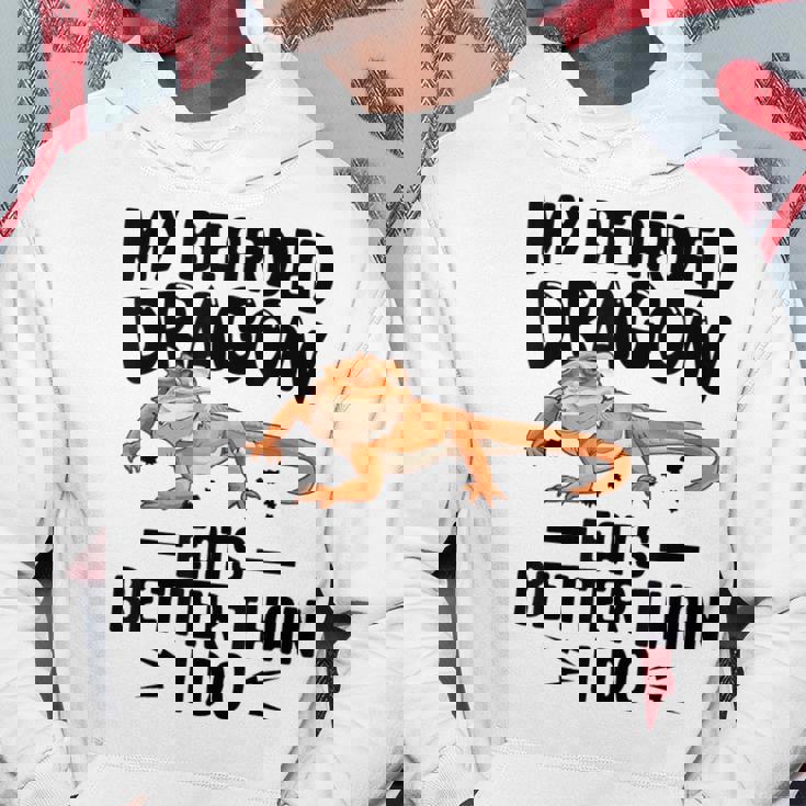 My Bearded Dragon Eats Better Than I Do トカゲ爬虫類 パーカー 面白い贈り物