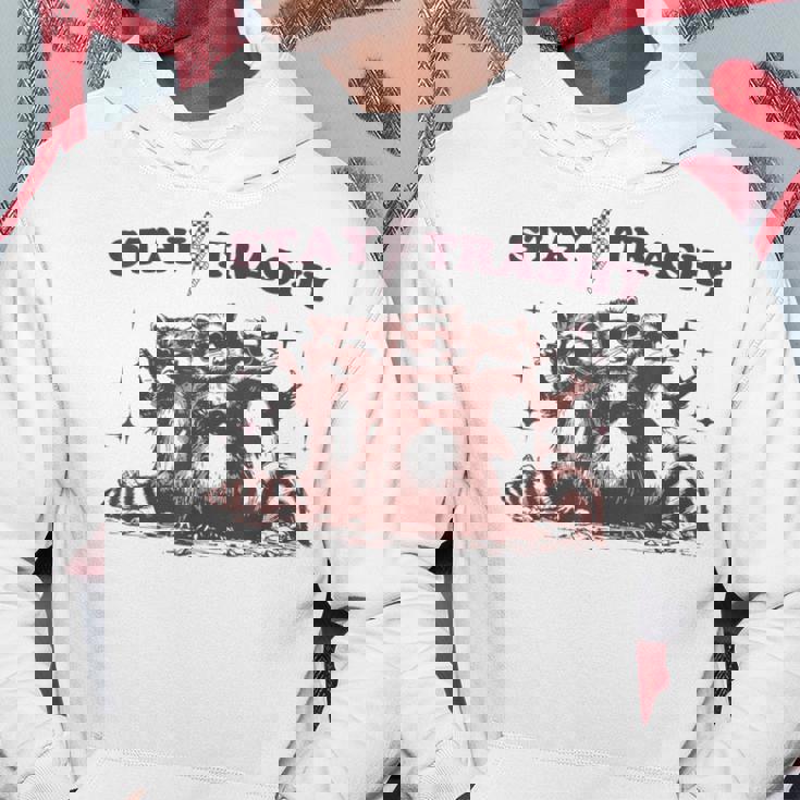 Stay Trashy Raccoon Opossum パーカー 面白い贈り物