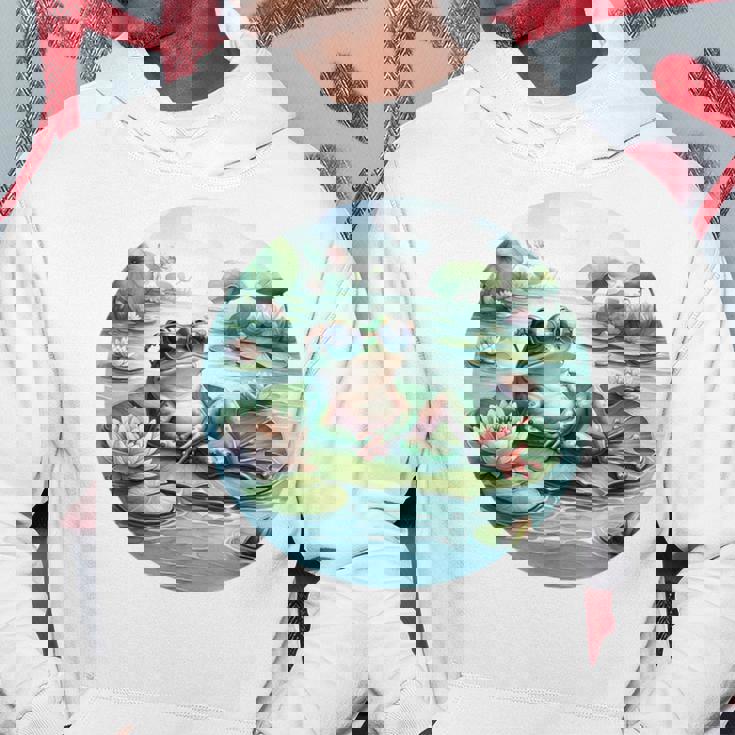 「池でリラックス」 – スイレンの上にサングラスをかけたカエル パーカー 面白い贈り物