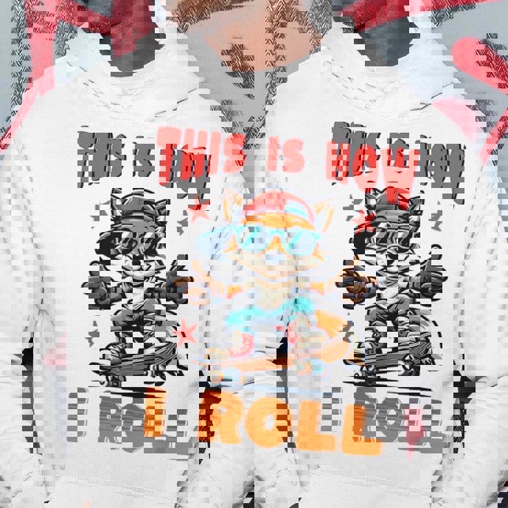 これが私がクールなフォックススケートをスケートボードで転がす方法です パーカー 面白い贈り物