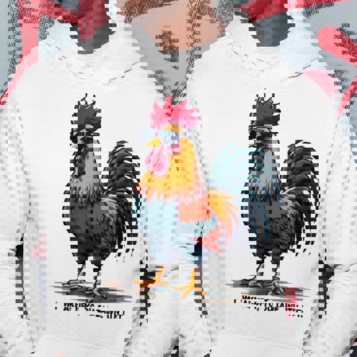 サングラスをかけた姿勢のクールな雄鶏。 パーカー 面白い贈り物