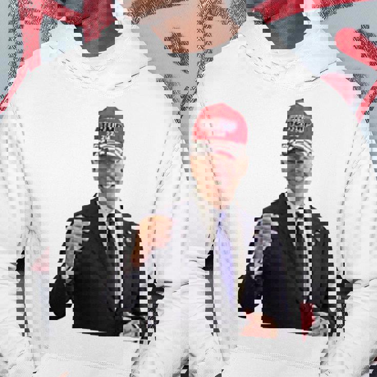 トランプの帽子をかぶったバイデンの陽気なグラフィック 長袖tシャツ パーカー 面白い贈り物