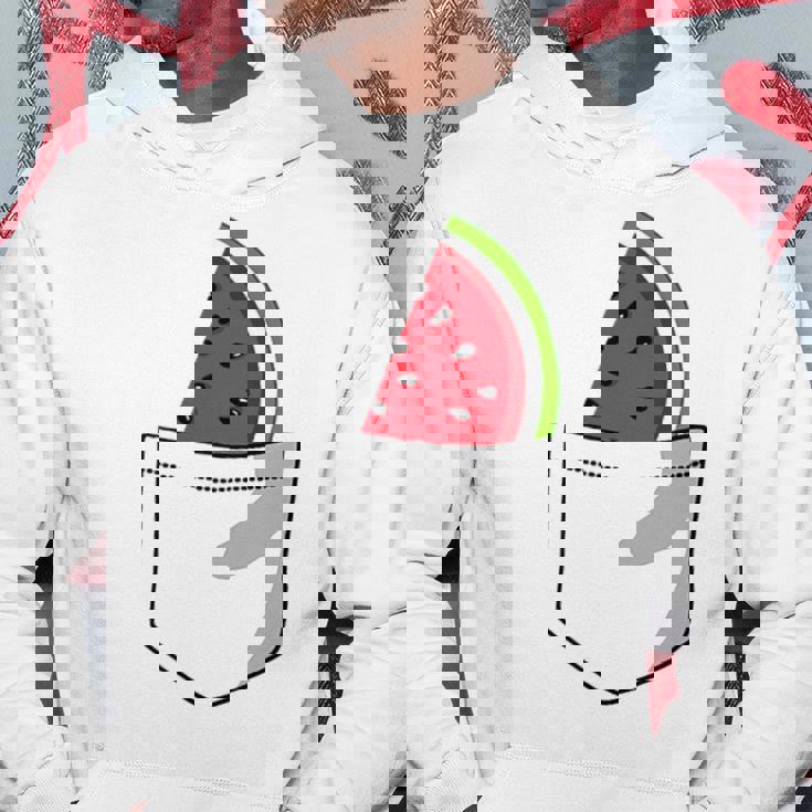 ポケットに入ったスイカのポケットプリントの面白いスイカ。 パーカー 面白い贈り物