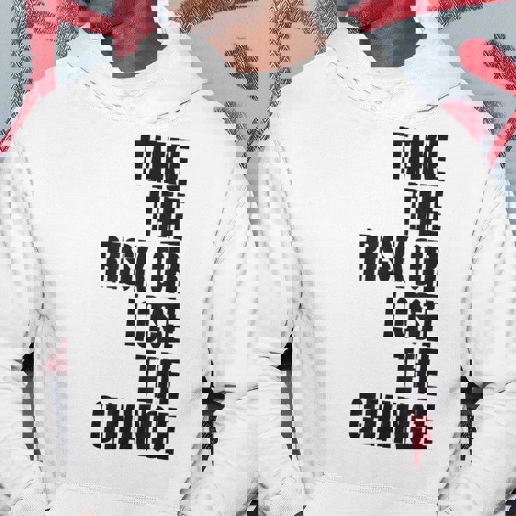 リスクを取るか、チャンスを失うか大胆なモチベーションウェア。 パーカー 面白い贈り物