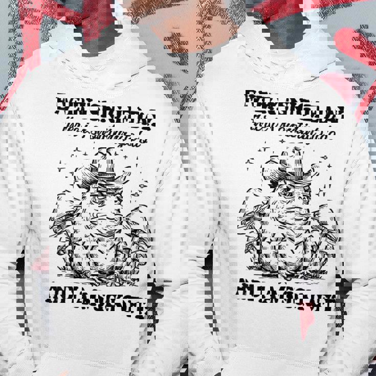 毎日、何かをすべきことがある、ウエスタンカウボーイのカエルのミーム パーカー 面白い贈り物