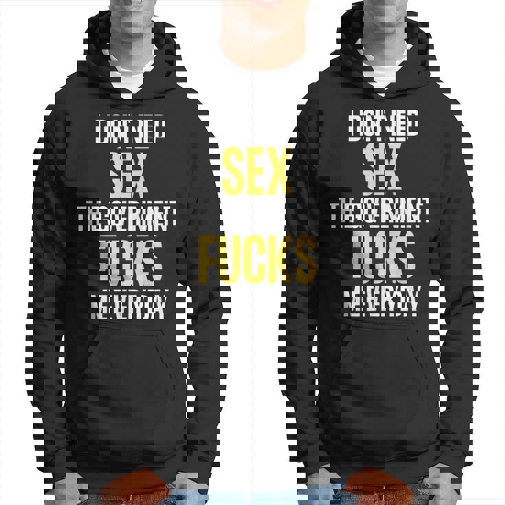 I Don't Needegs The Government F's Me Daily パーカー