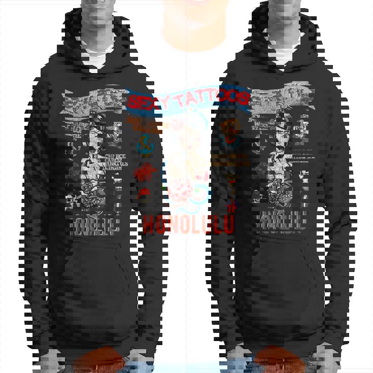 セーラー向けのタトゥーとセクシーガール。 パーカー