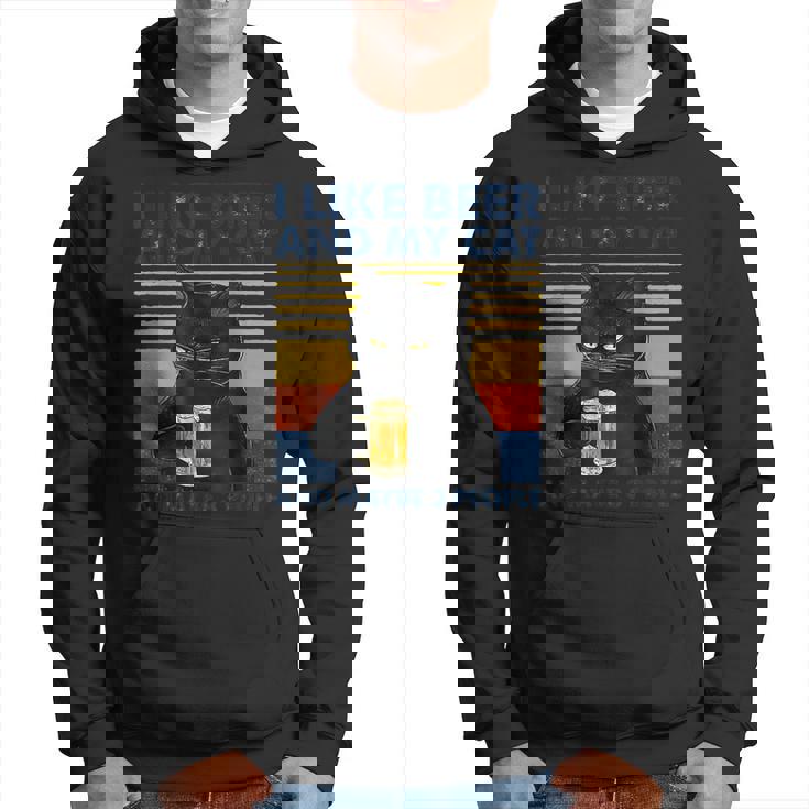 ビール好きで猫が手にビールを飲んでビール友達を応援 パーカー