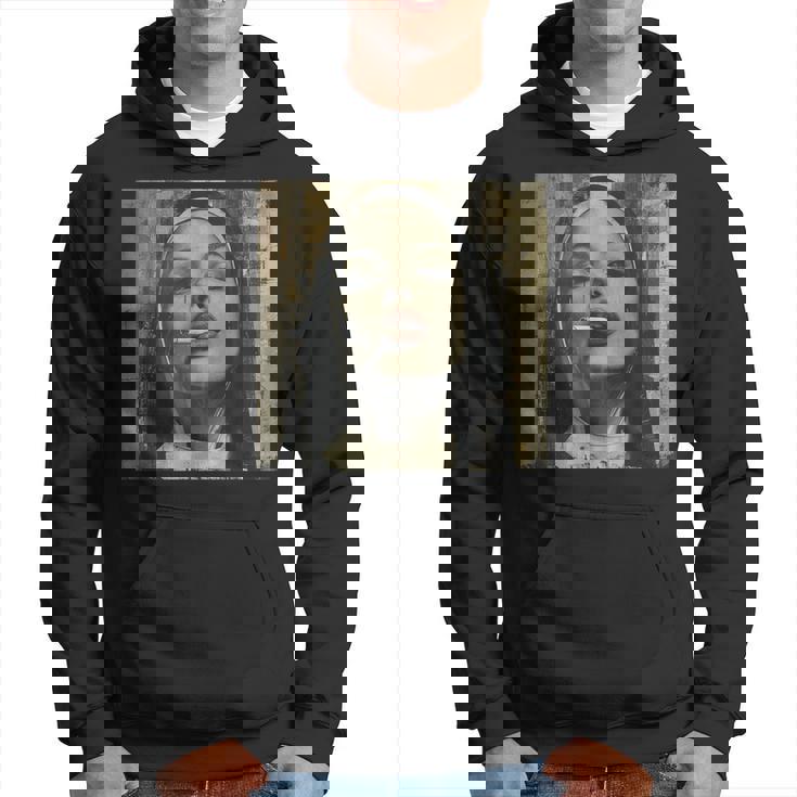 熱い尼僧がタバコを吸う、反抗的な尼僧 パーカー