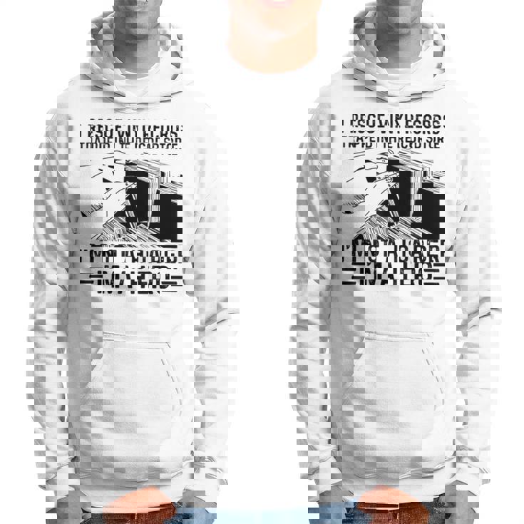 レコード屋に閉じ込められたビニールレコードを救出する パーカー