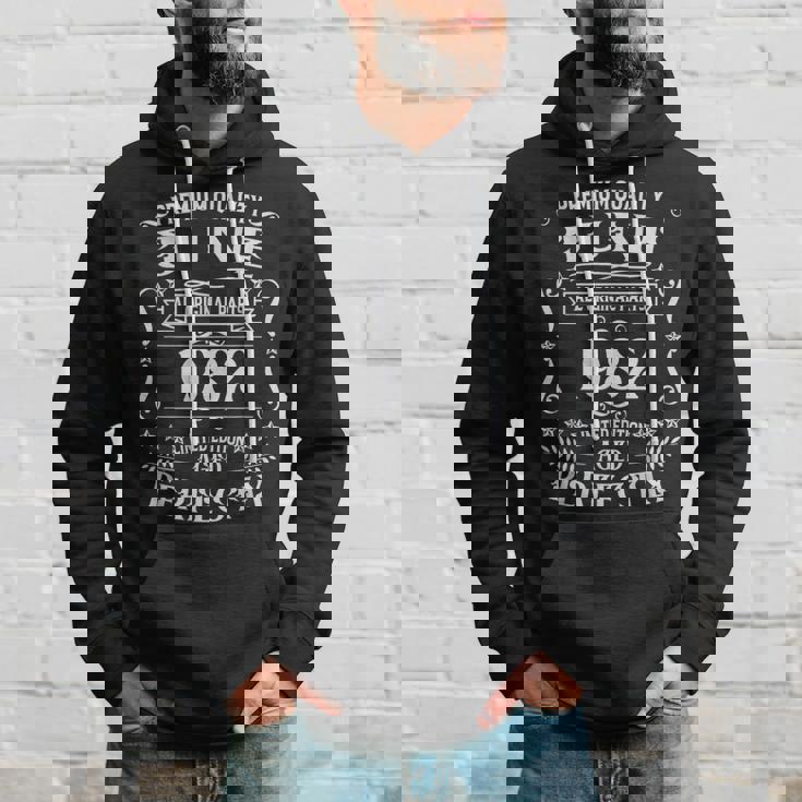 1982年6月に誕生した43歳の誕生日レジェンド。 パーカー 彼への贈り物