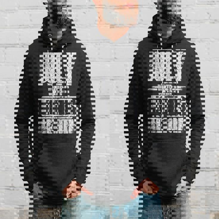 7月 伝説が生まれるとき 誕生月デザイン パーカー 彼への贈り物