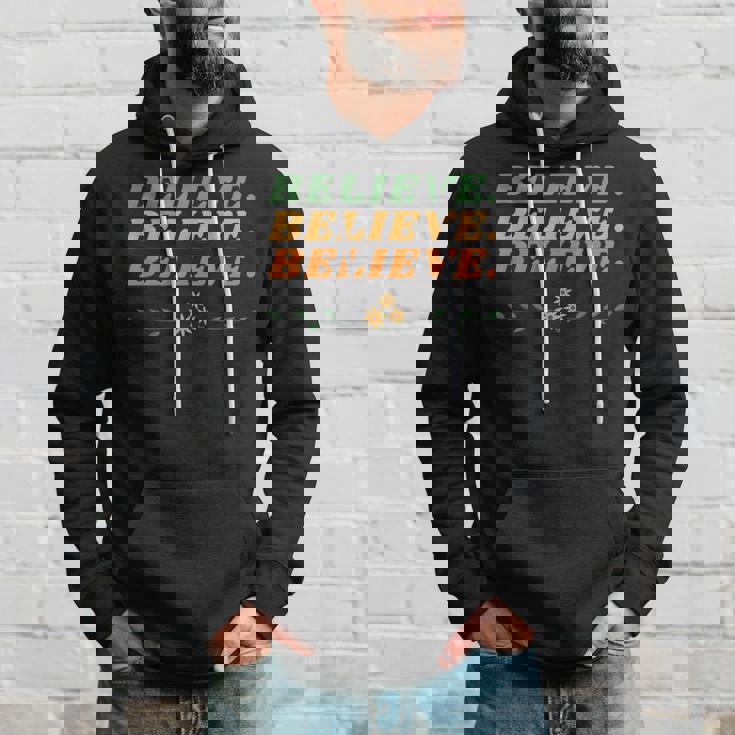 Believe Inspirational Motivational Message Of Hope パーカー 彼への贈り物