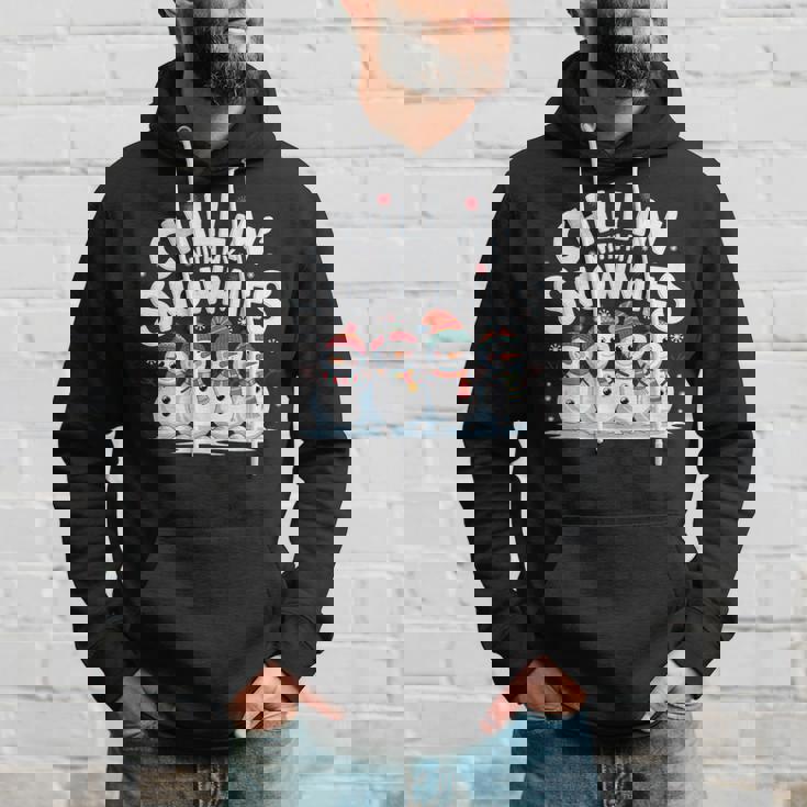 Chilling With Mynowmies 冬の雪だるまファミリーデザイン パーカー 彼への贈り物