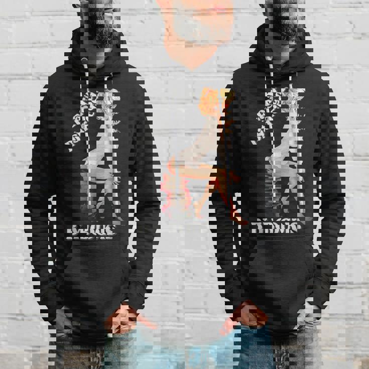 Easily-Distracted By Books ピンナップガール セクシーアニメ レトロアート パーカー 彼への贈り物