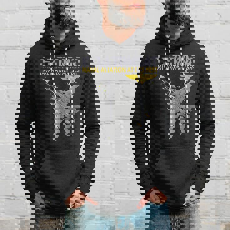 F-14 Tomcatが動作しています。最高の海軍航空。 パーカー 彼への贈り物