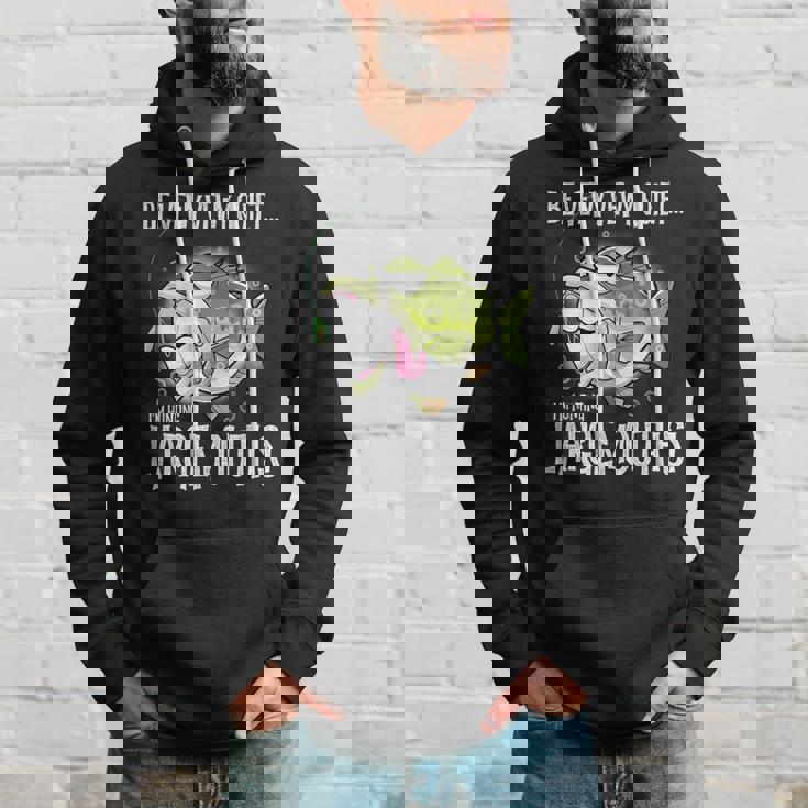 Largemouth Hunter 面白いビッグバス釣りユーモア パーカー 彼への贈り物