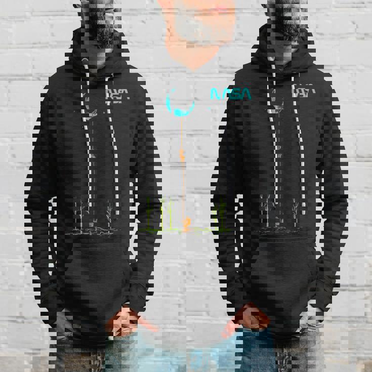 Nasaの宇宙飛行士がロープを登ってムーンワームのロゴを目指す パーカー 彼への贈り物