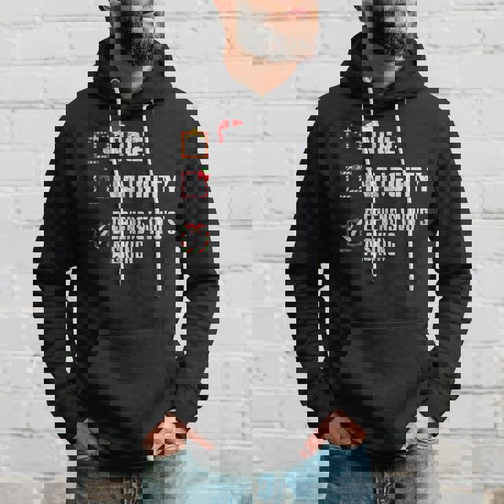 Nice Naughty Depends Who's Asking クリスマスリスト サンタ クリスマス パーカー 彼への贈り物