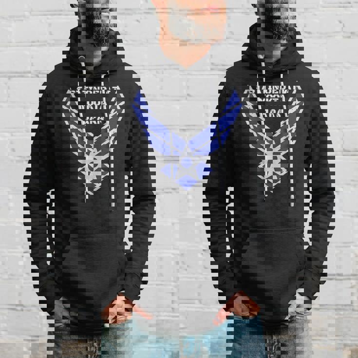 Stationed At Yokota Japan 日本 キャンプ 横田 よこた での任務のツアー パーカー 彼への贈り物