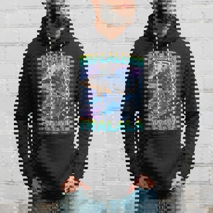 Tralalero Tralala 面白いサメ 靴付き ミーム パーカー 彼への贈り物