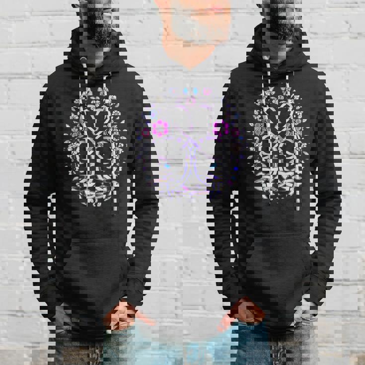 Triquetta ケルティック 保護ルーン 花とハート パーカー 彼への贈り物