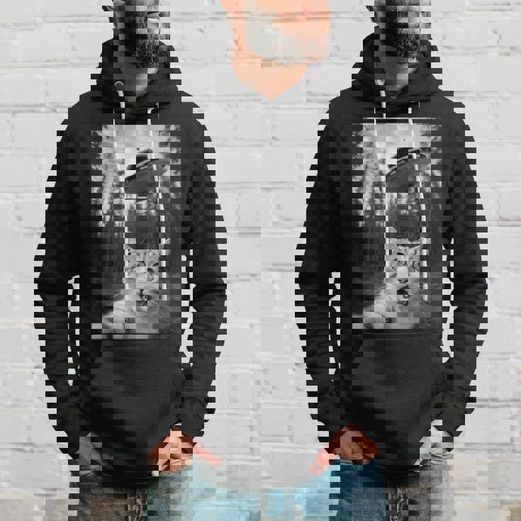 Ufoエイリアンと面白い猫の自撮り。 パーカー 彼への贈り物