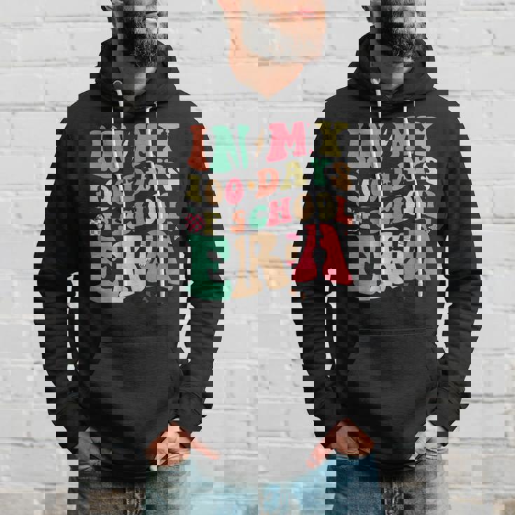 ぼくの学校の100日間の時代。学校教師100日目 パーカー 彼への贈り物