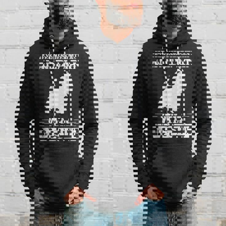 ウェスティ・ドッグを飼っている老人を決して過小評価しないでください パーカー 彼への贈り物