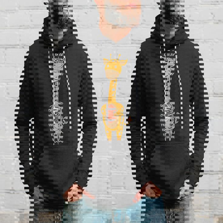 キリンはアメリカンフットボールを演じています。 パーカー 彼への贈り物