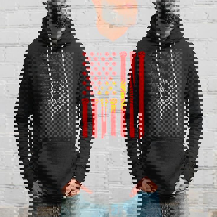 キルギス アメリカ 手拳 キルギス ルーツ アメリカ キルギス 国旗 パーカー 彼への贈り物