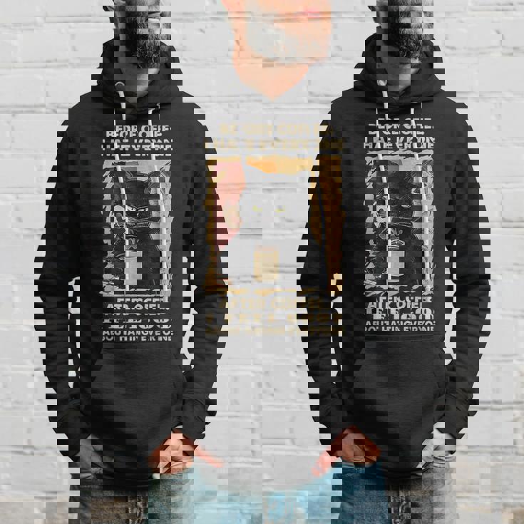 コーヒーの前にみんな嫌いな黒猫がコーヒーを飲む パーカー 彼への贈り物