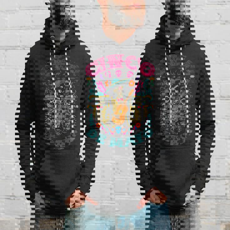 シンコ・デ・マヨ ギターを弾く骸骨 メキシコ・フィエスタ パーカー 彼への贈り物