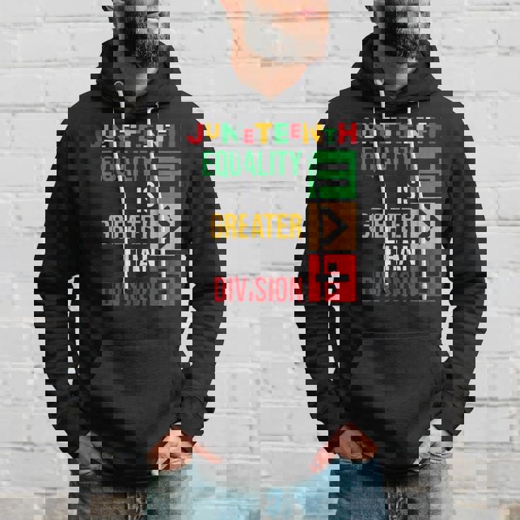 ジューンティーンスの平等は分裂よりも大きい パーカー 彼への贈り物